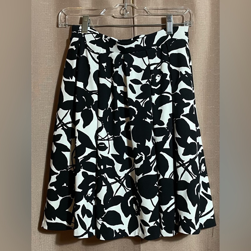 Adrienne Vittadini Black and White Knee-length A-line XS Skirt GUC